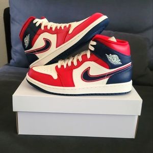 Sold🙏Jordan 1 mid SE "U.S.A"